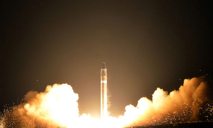 Triều Tiên di chuyển tên lửa đạn đạo xuyên lục địa trước lễ duyệt binh ngày 10/10