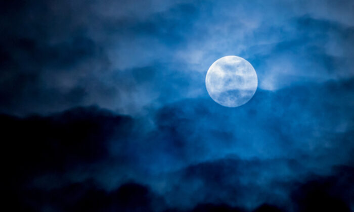 “Mặt trăng xanh” hiếm gặp sẽ thắp sáng bầu trời đêm Halloween