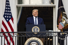 Tổng thống Trump nói ông không còn nhiễm Covid-19: ‘Trạng thái rất tốt để tranh luận’