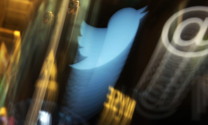 Twitter và Facebook tấn công tự do báo chí