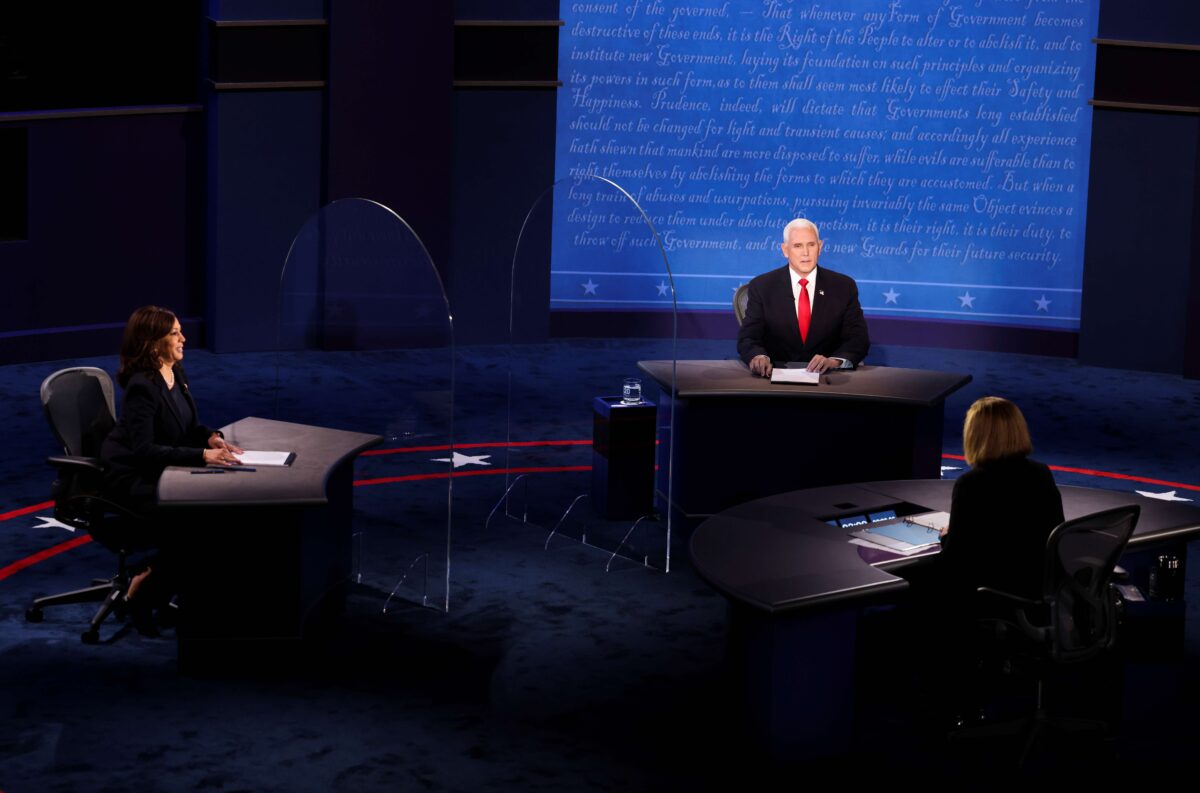 Cuộc tranh luận giữa ông Pence và bà Harris tập trung quanh các vấn đề chính sách