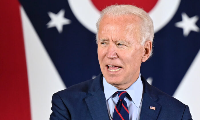 Ứng cử viên tổng thống của Đảng Dân Chủ Joe Biden phát biểu trong một sự kiện ở Cincinnati, Ohio ngày 12 tháng 10 năm 2020. (Ảnh Jim Watson / AFP / Getty Images)