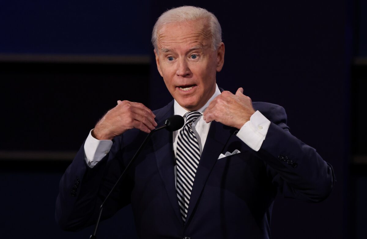 Ứng cử viên tổng thống của đảng Dân chủ Joe Biden phát biểu trong cuộc tranh luận tổng thống đầu tiên tại Đại học Case Western Reserve và Bệnh viện Cleveland ở Cleveland, tiểu bang Ohio, vào ngày 29/9/2020. (Ảnh Jonathan Ernst / Reuters)