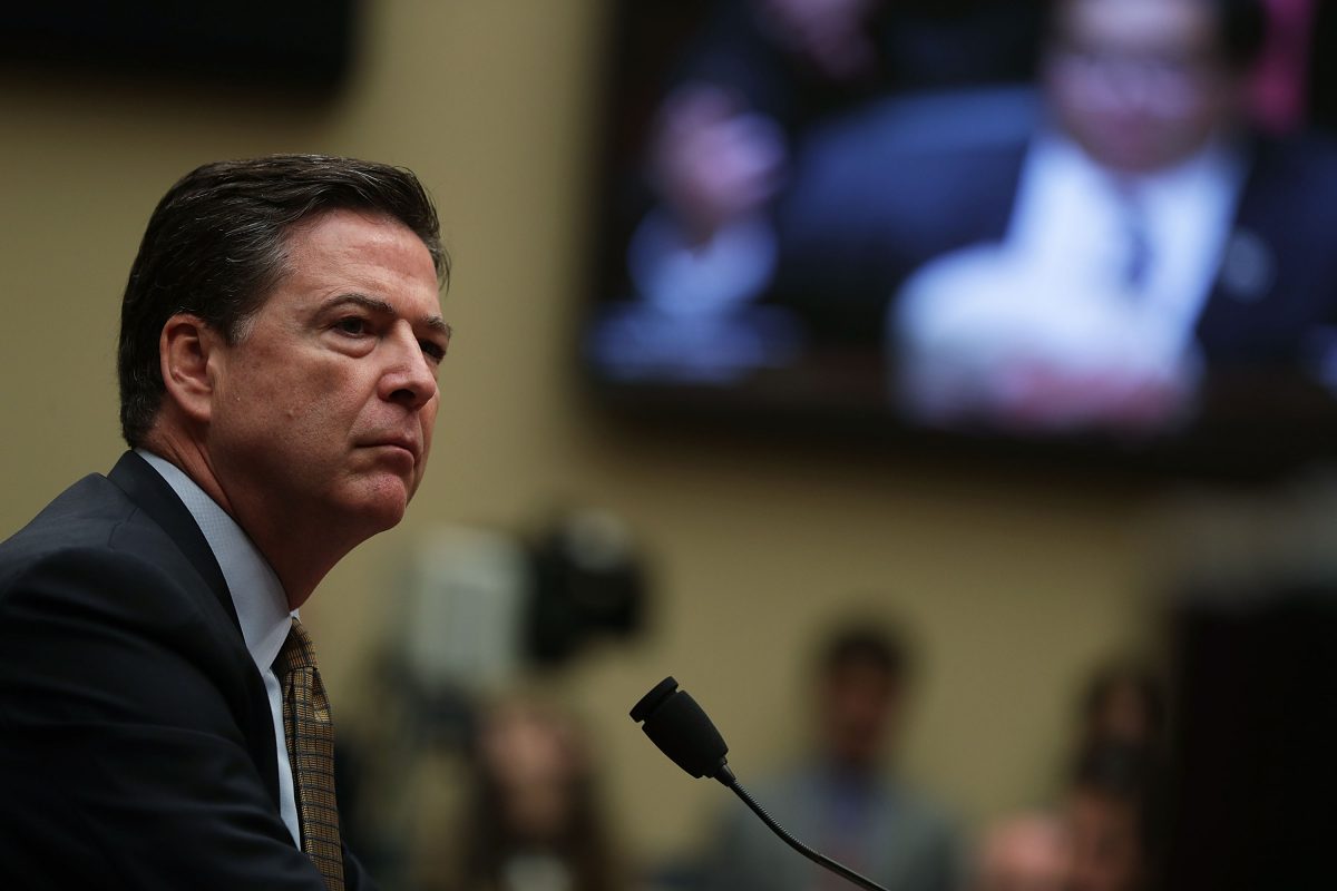 Giám đốc FBI James Comey trước Ủy ban Giám sát Hạ viện và Chính phủ tại Đồi Capitol ở Washington vào ngày 7/ 7/ 2016. (Ảnh Alex Wong/Getty Images)