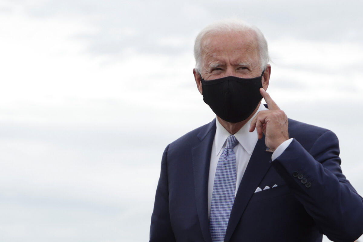 Ông Biden gạt bỏ lệnh đeo khẩu trang của liên bang bởi ‘vấn đề hiến pháp’