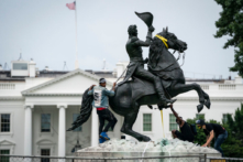 Vì sao ngày nay người Mỹ ghét nước Mỹ?