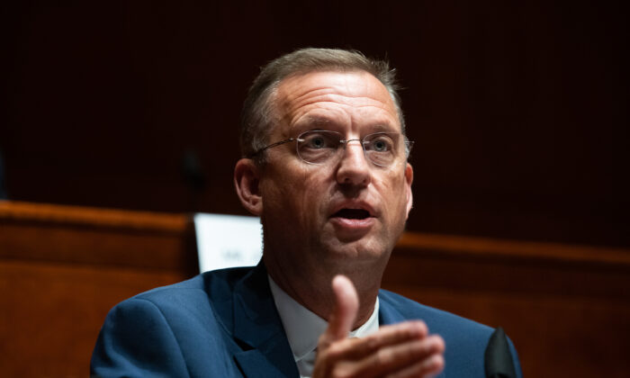 Hạ nghị sỹ Doug Collins (R-Ga.) Phát biểu trong phiên điều trần ở Washington vào ngày 10 tháng 6 năm 2020. (Ảnh Graeme Jennings / Pool / Getty Images)