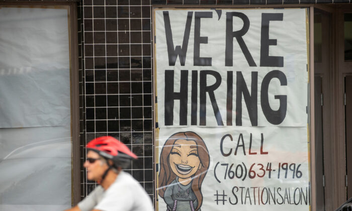 Hoa Kỳ có thêm 661,000 việc làm trong tháng 9, tỉ lệ thất nghiệp giảm xuống dưới 8%