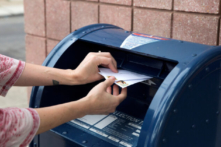 Người giao thư ở New Jersey bị cáo buộc vứt các phong thư, chứa gần 100 phiếu bầu