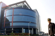 Cổ phiếu SMIC sụt giảm do đối mặt với lệnh hạn chế của Hoa Kỳ