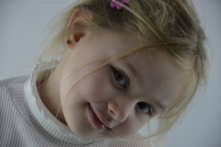 Dạy con tự tin vào giá trị bản thân để đối mặt với những thách thức cuộc sống