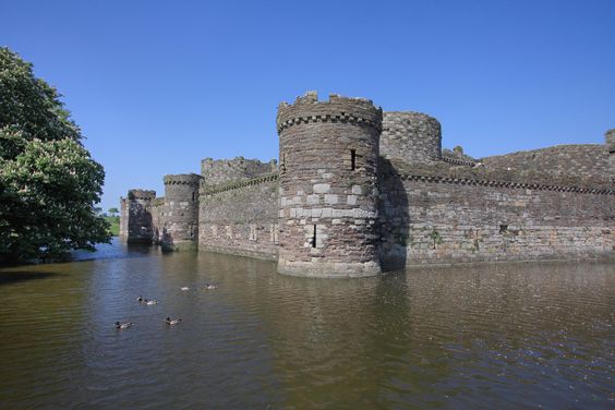 tháp canh lâu đài trung cổ 