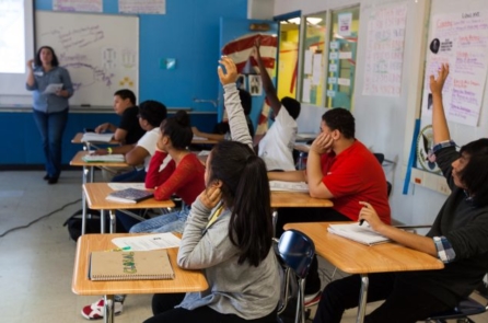 Alex Newman: Trường học dạy lịch sử giả dối, xúi giục trẻ em căm thù nước Mỹ