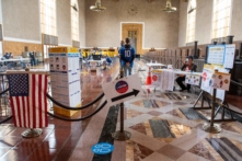 2 người bị buộc tội nộp 8,000 đơn ghi danh phiếu bầu gian lận ở Los Angeles