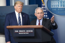 Ông Fauci đang chơi trò chính trị qua những nhận xét về virus của ông Biden