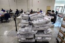 Thành viên Đảng Dân Chủ và Đảng Cộng Hòa chỉ trích sự thất bại của các nhà thăm dò ý kiến