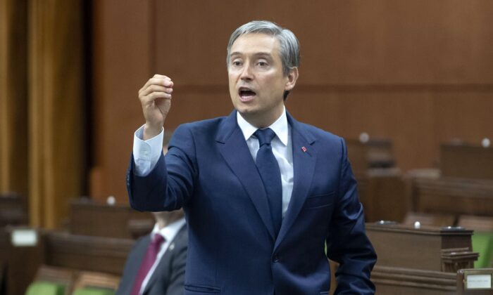 Bộ trưởng Ngoại giao Canada Francois-Philippe Champagne xuất hiện tại Hạ viện vào ngày 8/7/2020. (Ảnh Adrian Wyld/ The Canada Press)