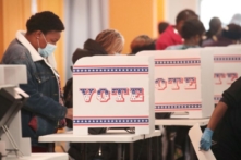 Cử tri yêu cầu huỷ bỏ hơn 792.000 phiếu bầu bất hợp pháp ở Wisconsin