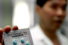 Hải quan Mỹ thu giữ thuốc Viagra, quần áo và mỹ phẩm giả từ Trung Quốc