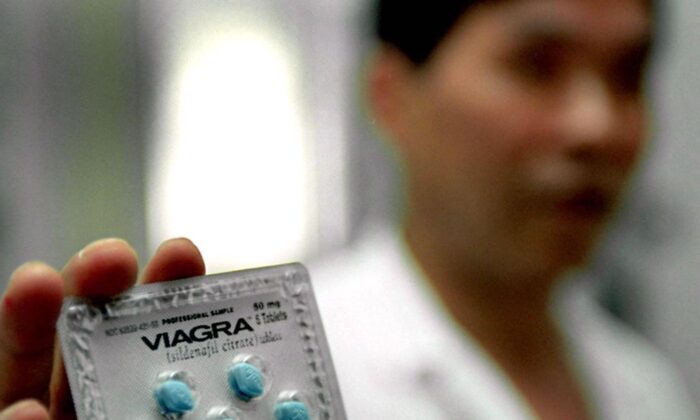 Hải quan Mỹ thu giữ thuốc Viagra, quần áo và mỹ phẩm giả từ Trung Quốc