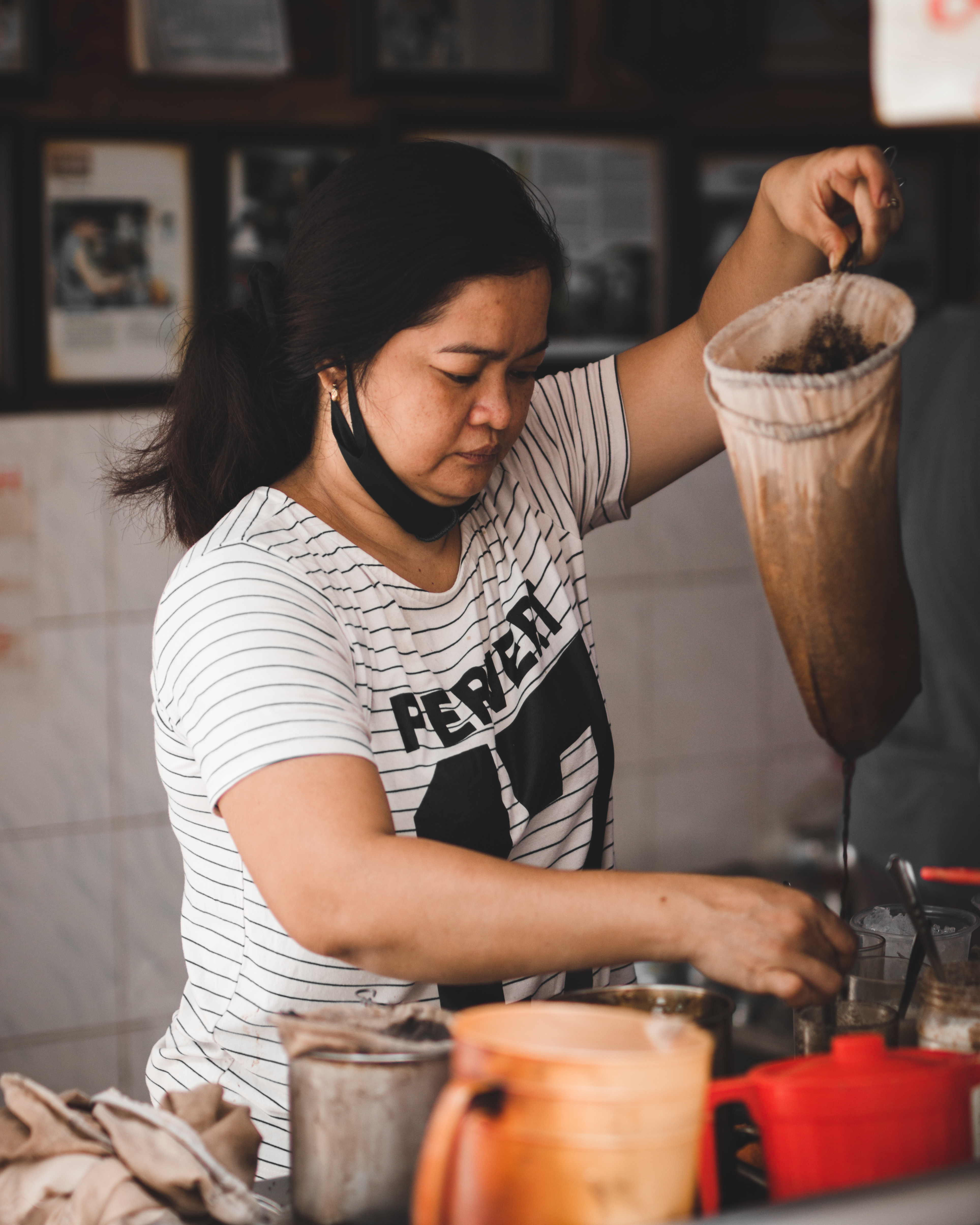 Cà phê vợt - nét dung dị của buổi sớm Sài Gòn