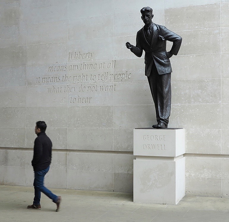bức tượng George Orwell -  văn hóa trong thời đại ngày nay