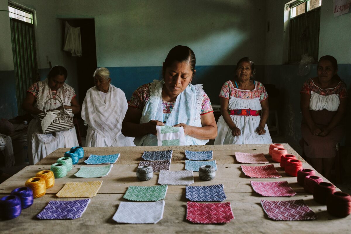 Các nghệ nhân làm hàng thủ công ở vùng núi Mexico 