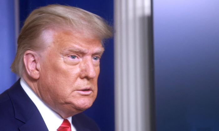 Tổng thống Donald Trump cần một thẩm phán dũng cảm