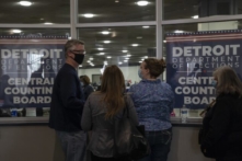 Nhân viên hãng Dominion tiết lộ bằng chứng gian lận ở hạt Detroit, Michigan