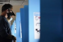 200.000 lá phiếu gửi qua thư còn lại ở Georgia sẽ được kiểm đếm