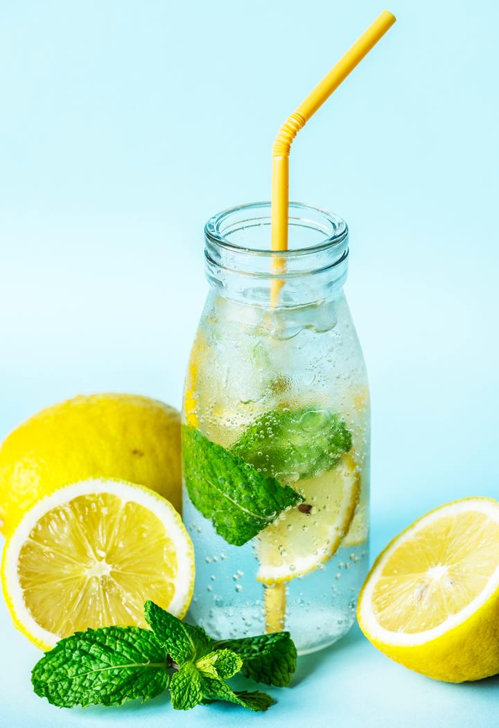 Vitamin C, khoáng chất và nước trong nước chanh có thể giúp giữ cho hệ thống miễn dịch con người khỏe mạnh. (Ảnh Rawpixel / PxHere)