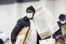 Quận Wayne của Michigan chứng nhận kết quả bầu cử sau sự trì hoãn ban đầu