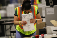 TT Trump cáo buộc 700.000 phiếu không hợp lệ ở Pennsylvania