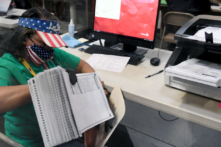 Nevada: 600.000 phiếu bầu không khớp chữ ký, trẻ em cũng bầu cử