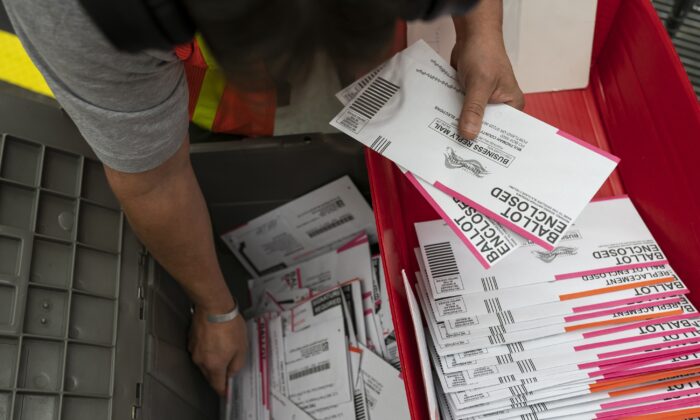 2 người bị buộc tội nộp 8,000 đơn ghi danh phiếu bầu gian lận ở Los Angeles