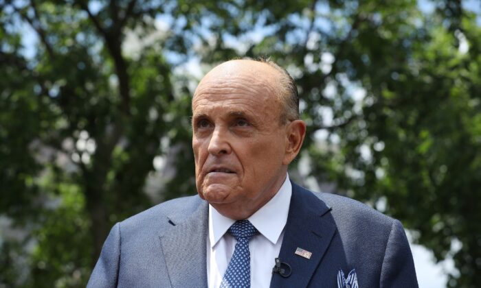 Ông Giuliani: 650.000 phiếu bầu được đếm bất hợp pháp ở Philadelphia và Pittsburgh