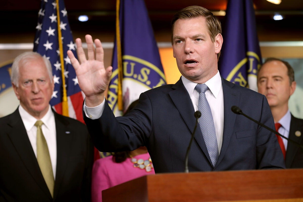 Eric Swalwell  quan hệ với nghi can gián điệp trung quốc