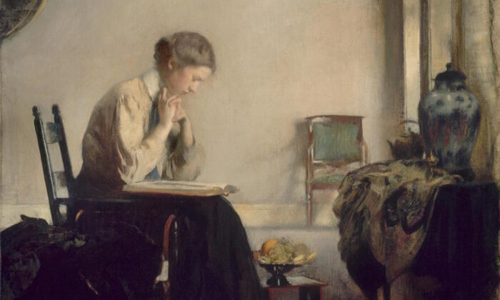 “Cô gái đọc sách” của Edmund C. Tarbell, 1909. (Public Domain)
