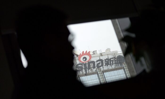 Sina rời bỏ thị trường chứng khoán Hoa Kỳ, báo trước một làn sóng hủy niêm yết của các công ty Trung Quốc