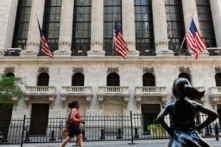 Các cơ quan quản lý bãi bỏ đối xử ưu đãi dành cho các công ty Trung Quốc niêm yết tại Hoa Kỳ