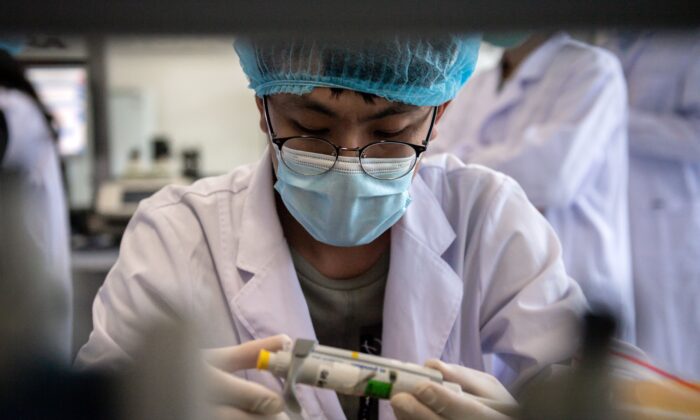 nhà khoa học Trung Quốc đánh cắp nghiên cứu ung thư