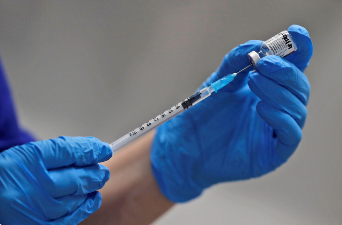 FDA phê duyệt vaccine covid-19 của Pfizer 
