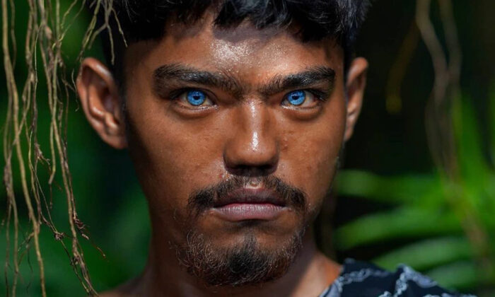 Kinh ngạc với đôi mắt xanh biếc của một bộ tộc người Indonesia