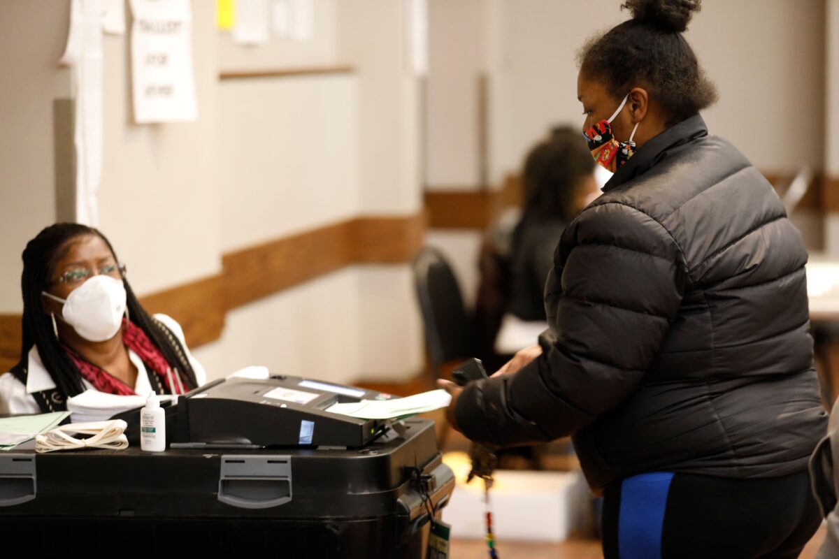 Luật sư Michigan: TT Trump nên hành động sau khi máy bỏ phiếu được giám định ở Quận Antrim