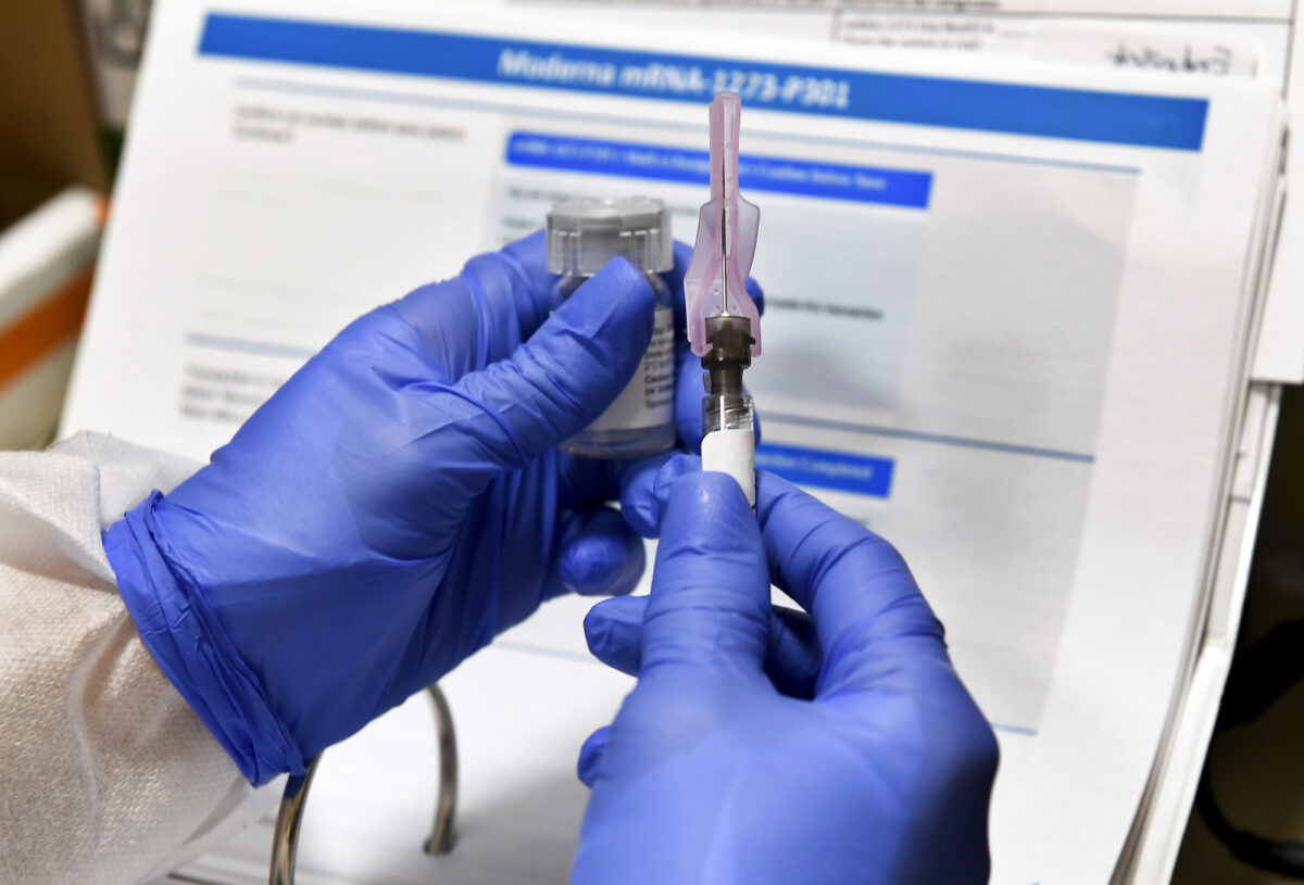 Chuyên gia của Lực lượng Đặc nhiệm Tòa Bạch Ốc: Vaccine ngừa virus Trung Cộng sẽ an toàn