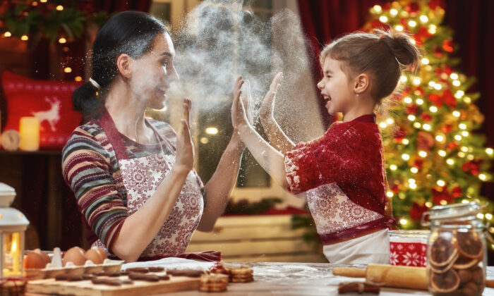 Những cách đơn giản để nấu các món ăn Giáng Sinh truyền thống với con trẻ