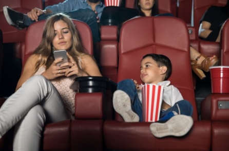 Điện thoại đang cản trở việc nuôi dạy con cái của bạn?