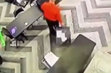 Georgia: Video cho thấy nhân viên kiểm phiếu sử dụng ‘vali’ phiếu bầu đáng ngờ