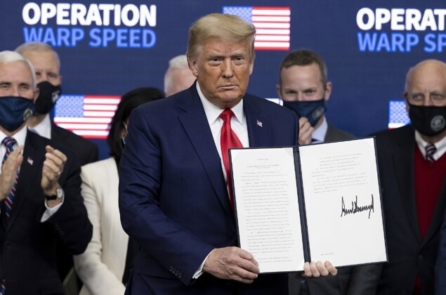 TT Trump ký sắc lệnh hành pháp ưu tiên người dân Hoa Kỳ được tiếp cận vaccine COVID-19