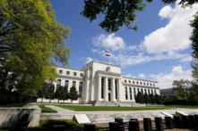 Fed gia hạn chương trình cho vay kinh doanh khi số đơn đăng ký vào phút cuối tăng vọt